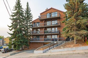 Knob Hill Estates in Calgary, AB - Building Photo