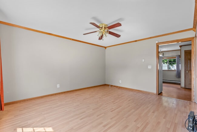 1072 N Highland Ave in Aurora, IL - Building Photo - Building Photo