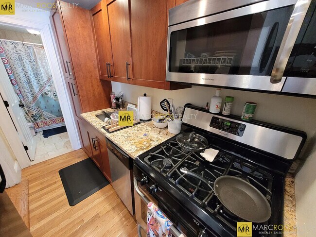 85 Cedar St, Unit 5 in Boston, MA - Building Photo - Building Photo