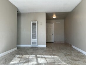 702 W Atkins Ave in Ridgecrest, CA - Building Photo - Building Photo