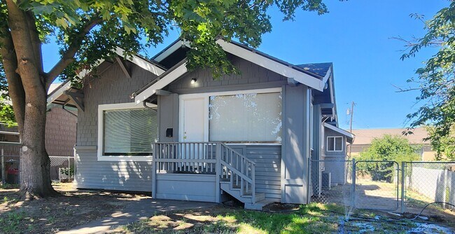 property at 1112 8th St