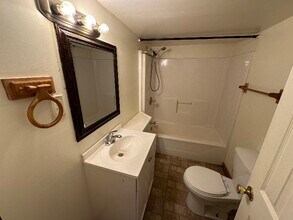 85 Young Rd, Unit S in Huntsville, TX - Foto de edificio - Building Photo