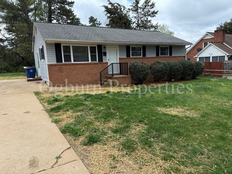 1104 Oak Grove Rd SW in Winston-Salem, NC - Building Photo