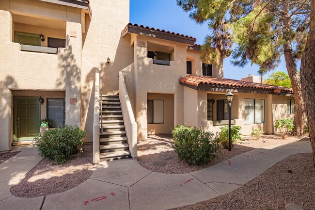 7008 E Gold Dust Ave, Unit 224 in Paradise Valley, AZ - Building Photo - Building Photo
