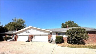 288 Kenridge Rd in Fairlawn, OH - Building Photo