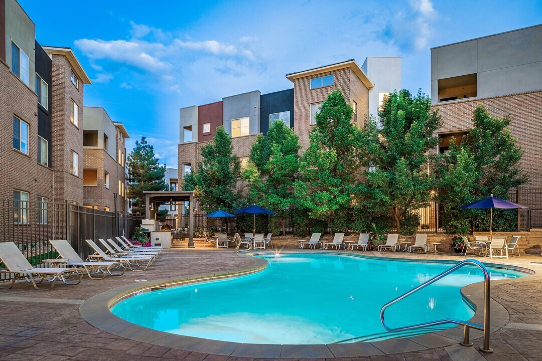 Marq Inverness in Englewood, CO - Foto de edificio