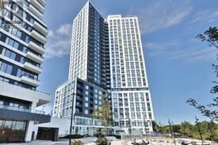 2495 Eglinton Ave W in Mississauga, ON - Building Photo