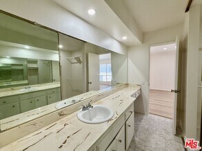 5320 Zelzah Ave in Los Angeles, CA - Building Photo - Building Photo