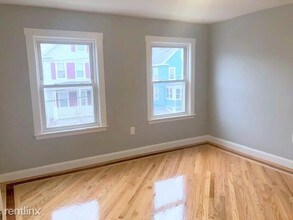 21 Ashland St-Unit -Apt 2 in Malden, MA - Foto de edificio - Building Photo
