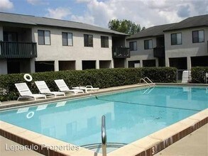 1319 Airport Dr in Tallahassee, FL - Building Photo - Building Photo