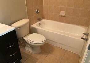 8214 SW 29th St in Miramar, FL - Building Photo
