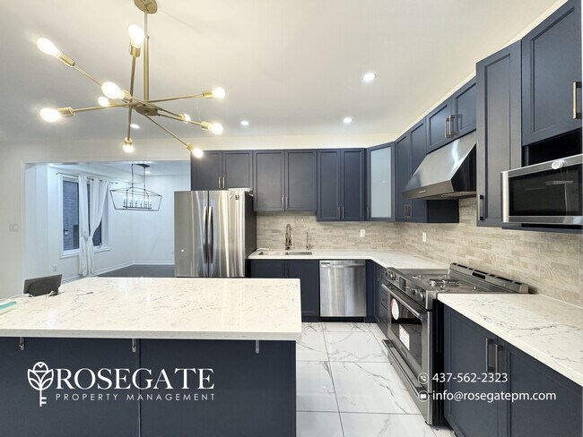 323 Clockwork Dr in Brampton, ON - Building Photo - Building Photo