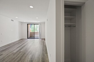 Hawthorn at Poinsettia in Los Angeles, CA - Building Photo - Building Photo