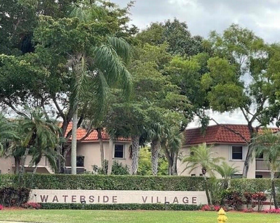 15701 W Waterside Cir, Unit 202 in Sunrise, FL - Building Photo