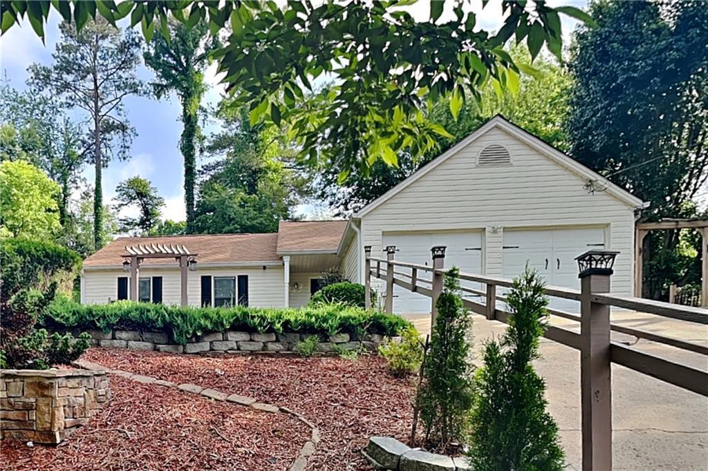 815 Riverstone Ln in Woodstock, GA - Building Photo