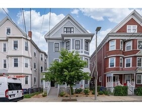 76 Calumet St, Unit 2 in Boston, MA - Foto de edificio - Building Photo