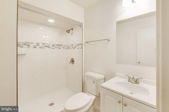 18 Indian Hills Ct in Rockville, MD - Foto de edificio - Building Photo