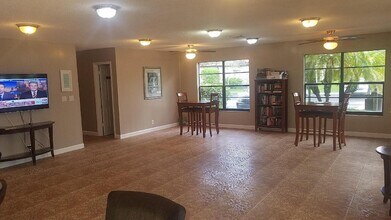 3105 Oakland Shores Dr, Unit J112 in Oakland Park, FL - Building Photo - Building Photo