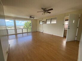 1595 Makamua St in Pearl City, HI - Building Photo