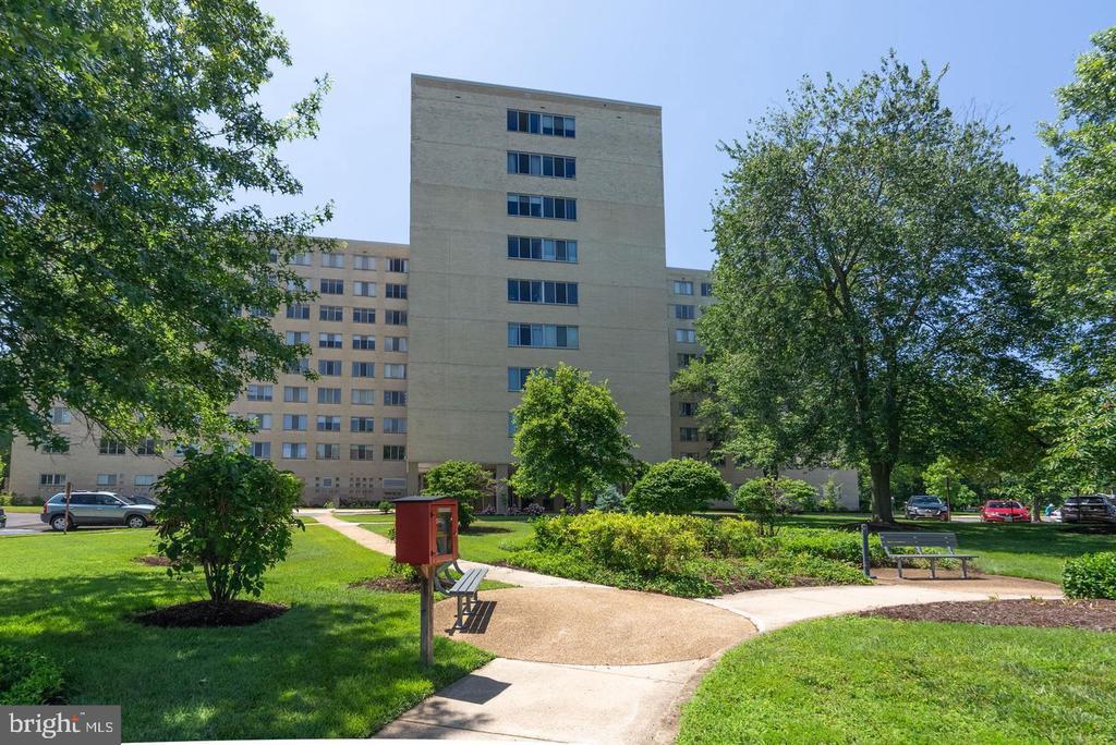 6631 Wakefield Dr in Alexandria, VA - Building Photo