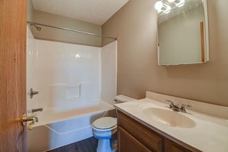 Cedar Glen II in Morgantown, WV - Building Photo - Building Photo
