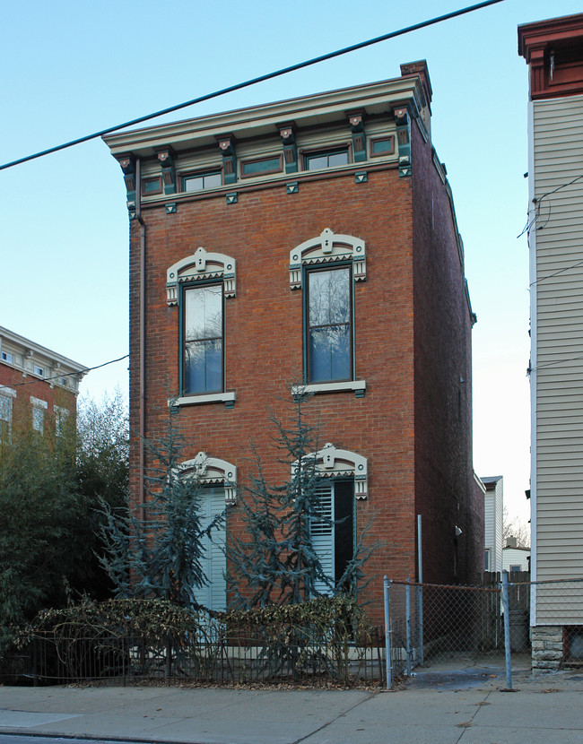 2501 W McMicken Ave in Cincinnati, OH - Building Photo - Building Photo