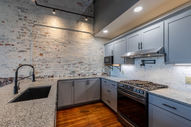 The Lofts on Jefferson in Toledo, OH - Building Photo - Interior Photo