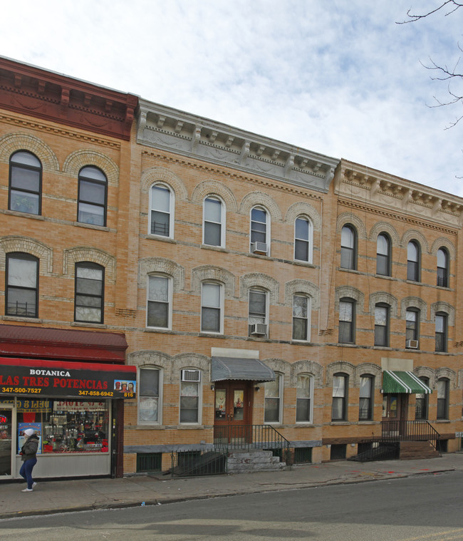 814 Seneca Ave in Ridgewood, NY - Building Photo - Building Photo