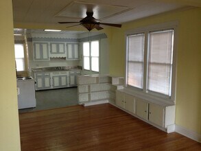 127 Elm St, Unit 2nd Floor in West Haven, CT - Building Photo - Building Photo