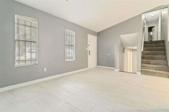 6925 Cainwood Dr in Atlanta, GA - Building Photo - Building Photo