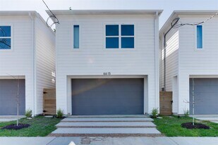 6615 Ezzard Charles Ln in Houston, TX - Building Photo