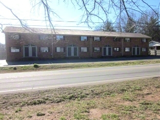 Bartell Place in Eden, NC - Foto de edificio