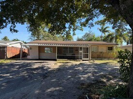 2121 N 57th Terrace in Hollywood, FL - Building Photo