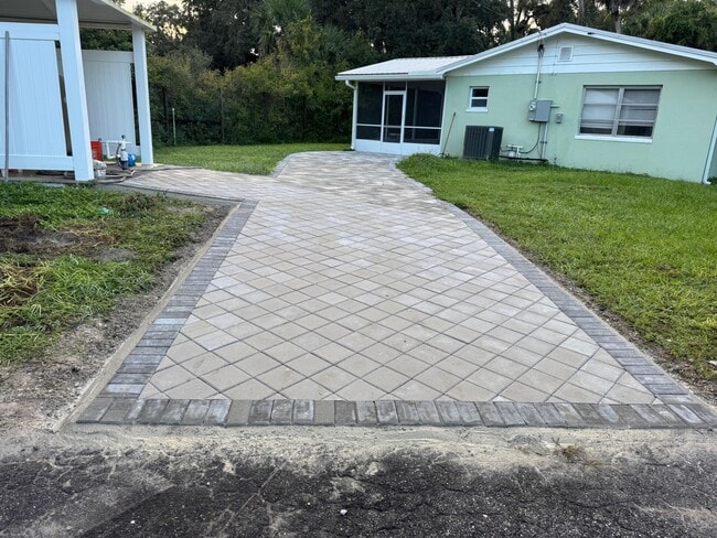 405 NE 131st Ln in Okeechobee, FL - Building Photo - Building Photo