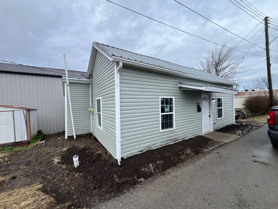 105 Church St in Lawrenceburg, KY - Building Photo