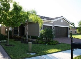 3296 Pacific Dr in Naples, FL - Building Photo