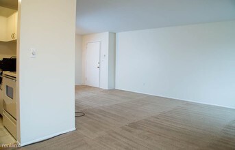 30244 Southfield Rd-Unit -# A260 in Southfield, MI - Building Photo - Building Photo