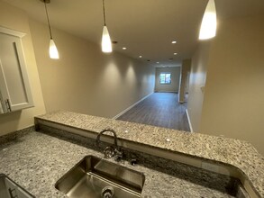 192 Erie Blvd-Unit -703 in Schenectady, NY - Foto de edificio - Building Photo