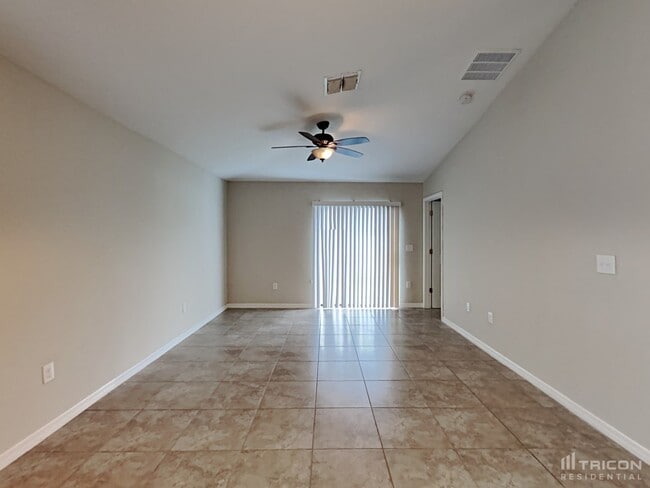10129 Carloway Hills Dr in Wimauma, FL - Building Photo - Building Photo