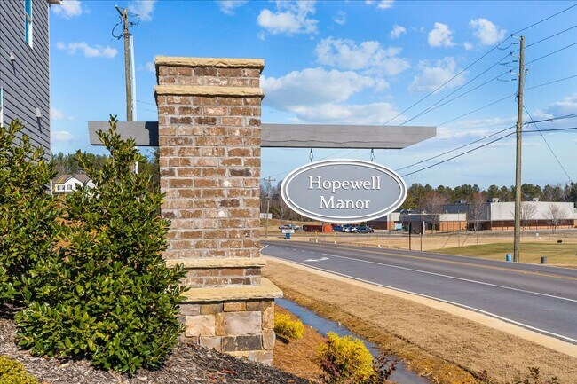 454 Treadstone Dr in Dalton, GA - Building Photo - Building Photo