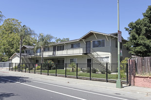 8500 Bancroft Ave in Oakland, CA - Building Photo