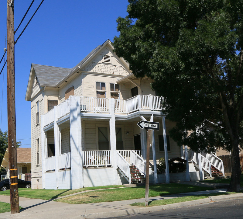 545 W Park St in Stockton, CA - Foto de edificio