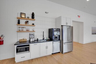 280 Salmon Brook St, Unit 4-303 in Granby, CT - Foto de edificio - Building Photo