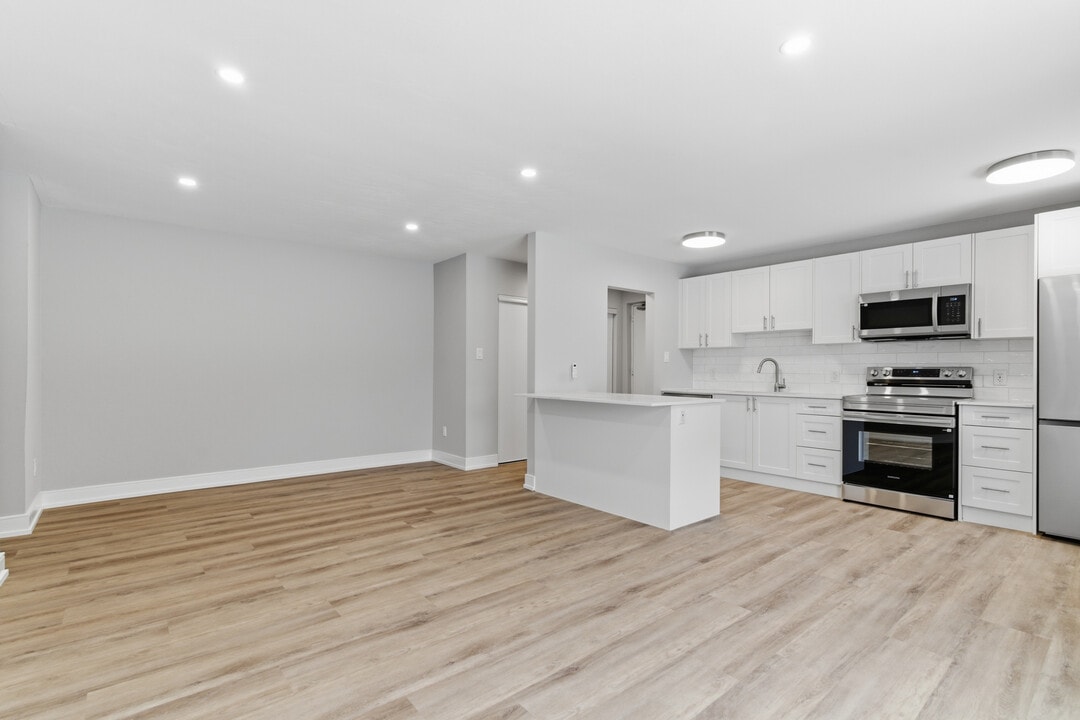 20 Weichel St in Kitchener, ON - Building Photo