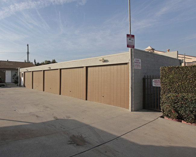 2204 E La Palma Ave in Anaheim, CA - Building Photo - Building Photo