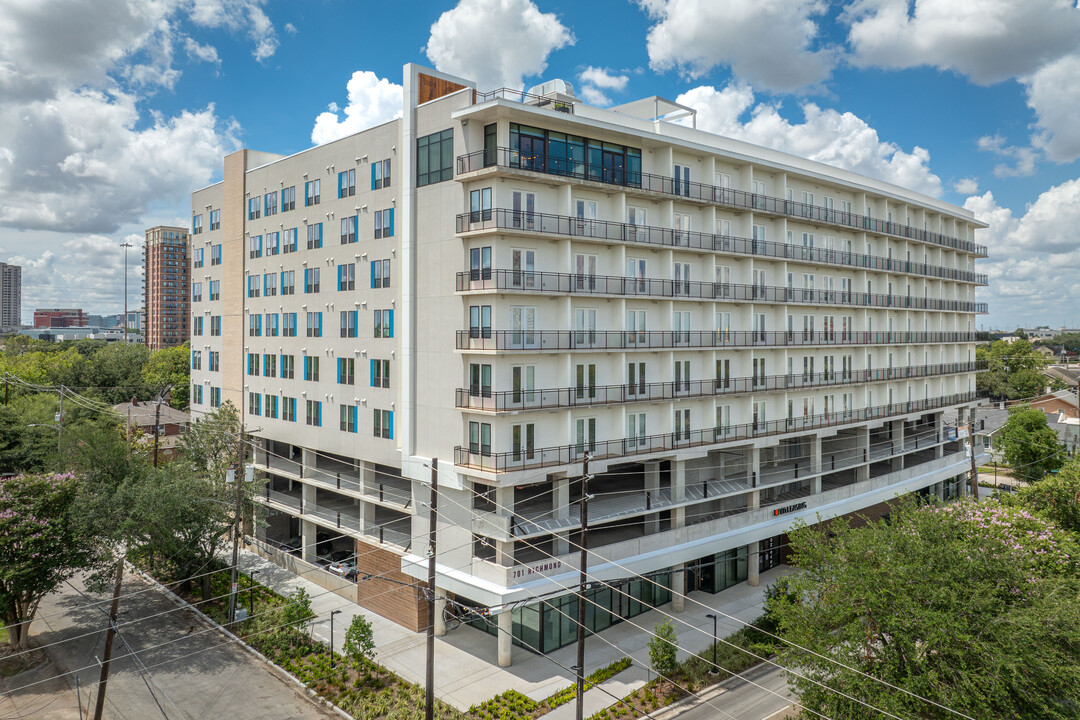 UNITI Montrose in Houston, TX - Building Photo