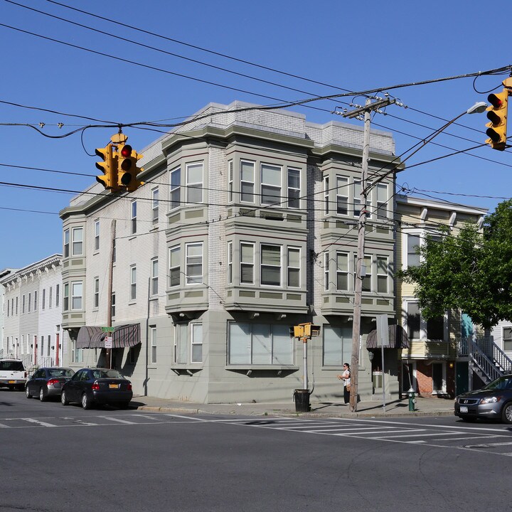 456 Washington Ave in Albany, NY - Building Photo