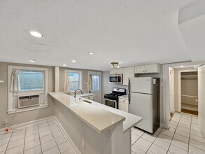 2014 Lowerline St in New Orleans, LA - Foto de edificio - Building Photo