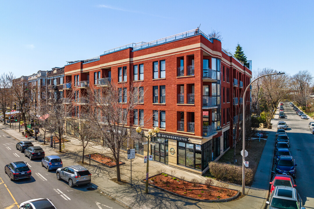 5851 W Sherbrooke O in Montréal, QC - Building Photo