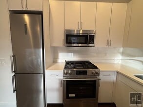 WEST 9 AVE in New York, NY - Building Photo - Building Photo